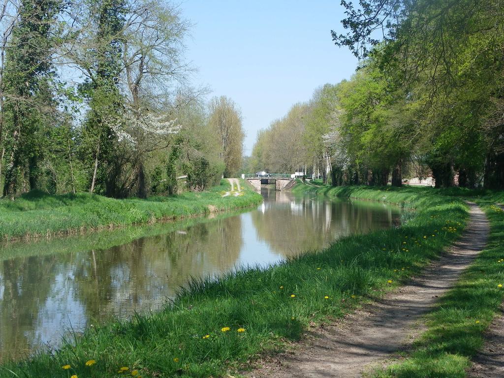 Les Malvaux Bed & Breakfast Huriel Luaran gambar